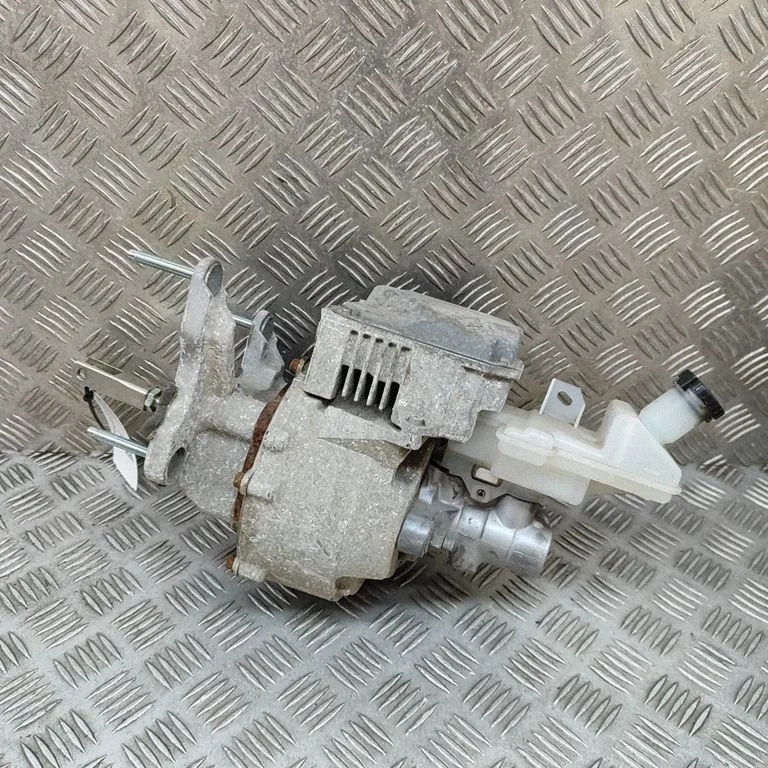 Bremžu pastiprinātājs – Nissan Leaf II (ZE1) (2017-2025)