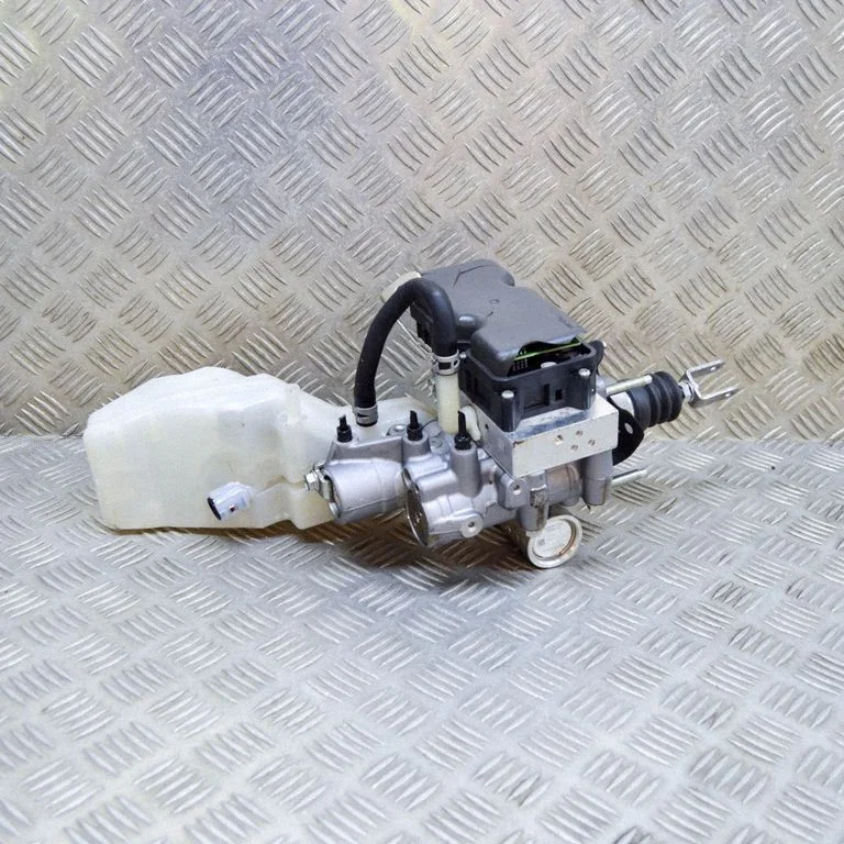 Brake booster – Toyota Prius (XW50) (2015-2023)