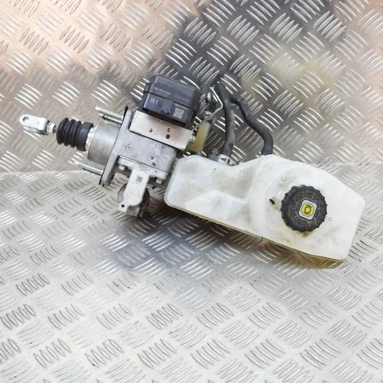 Brake booster – Toyota Prius (XW50) (2015-2023)