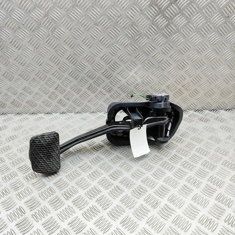 Brake pedal – Mercedes-Benz E-Class W213 (2016-)