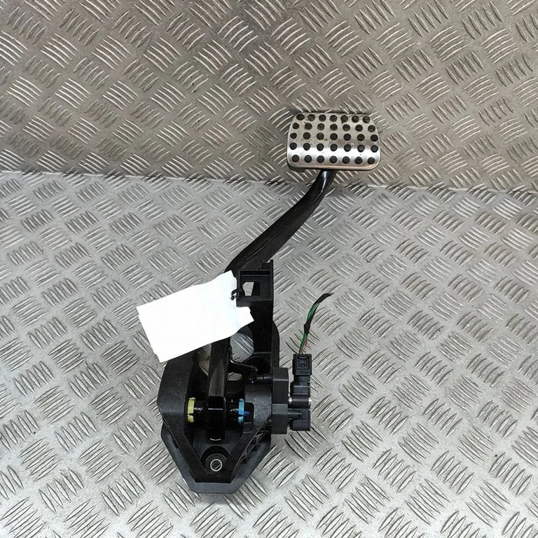 Brake pedal A2139051303