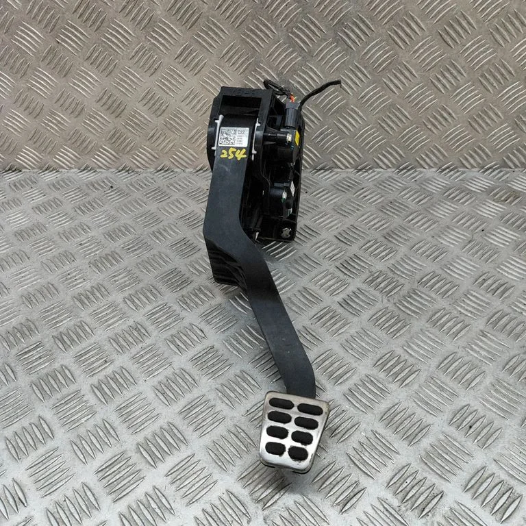 Brake pedal – Hyundai Kona I (2017-2023)