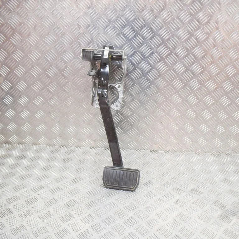 Brake pedal – Tesla Model S (2012-)