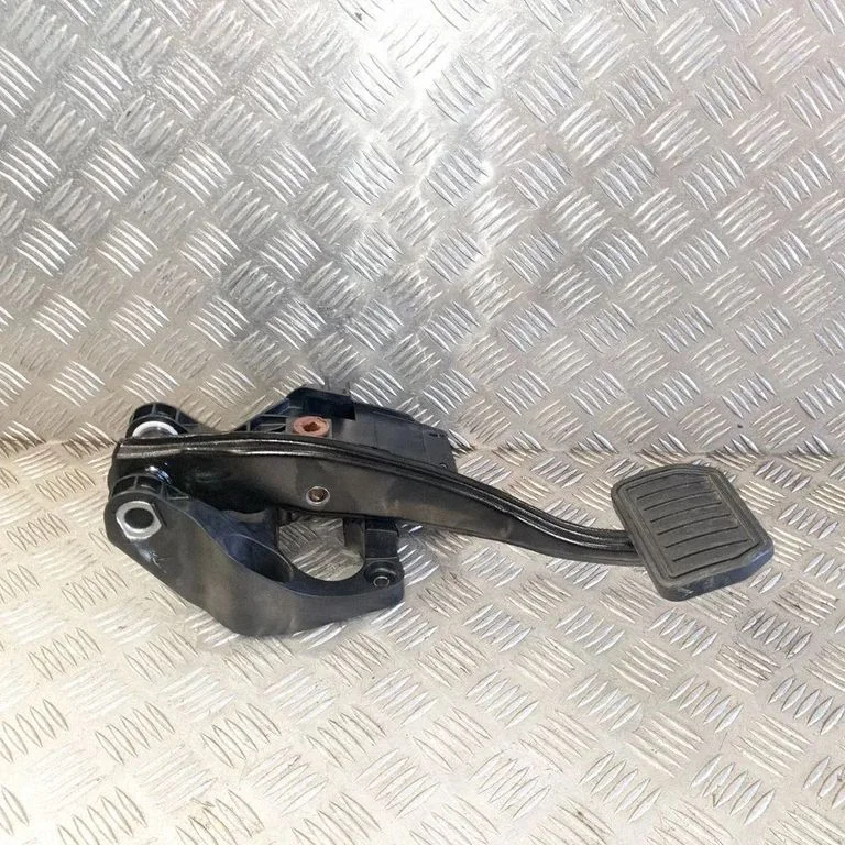 Brake pedal 104469100D