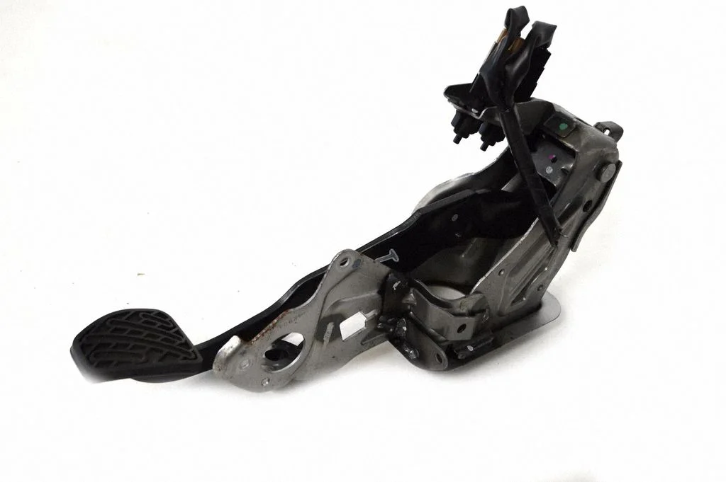 Piduripedaal – Nissan Juke I F15 (2010-2018)
