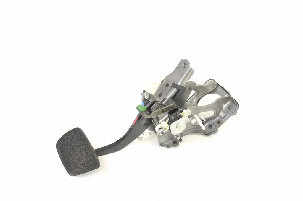 Piduripedaal – Lexus GS 250 350 300H 450H (2013-)
