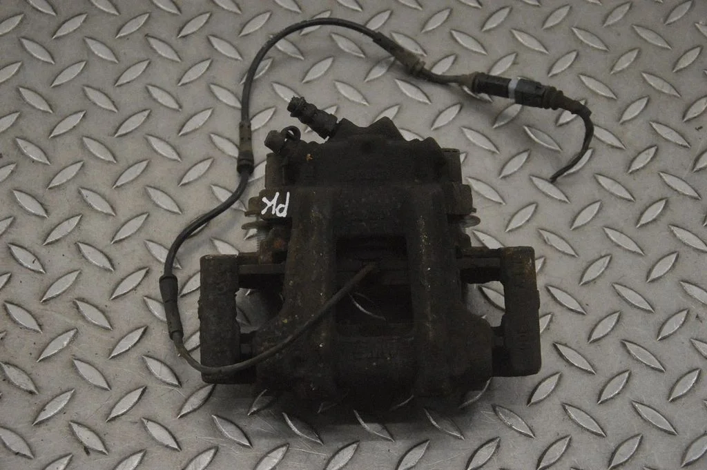 Front brake caliper – left