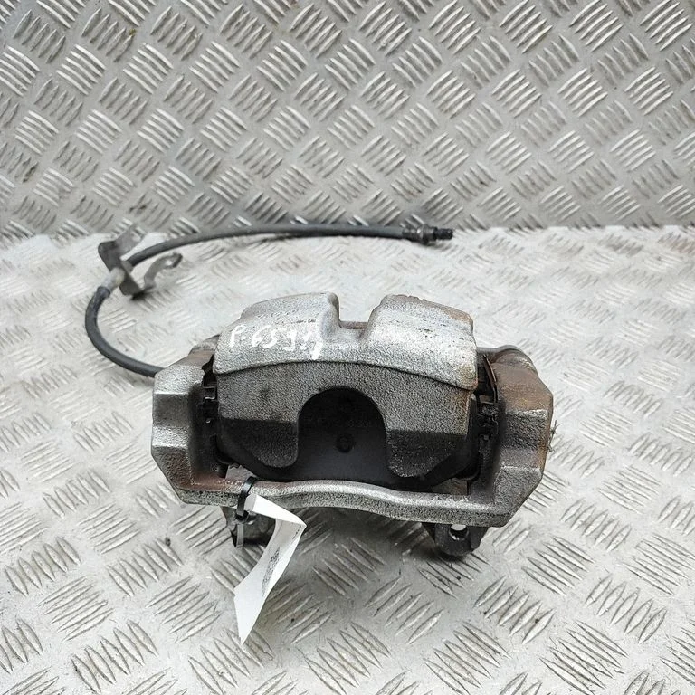 Front brake caliper 58130GI600