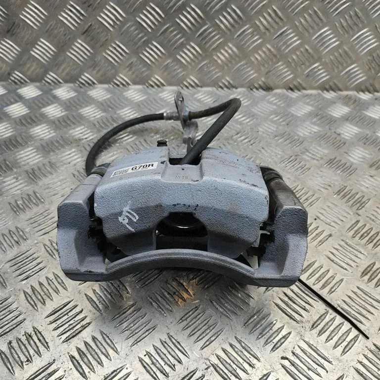 Front brake caliper 58130P2700