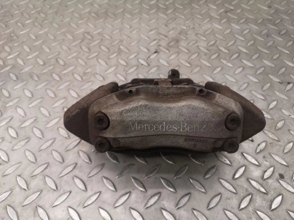 Front brake caliper – left