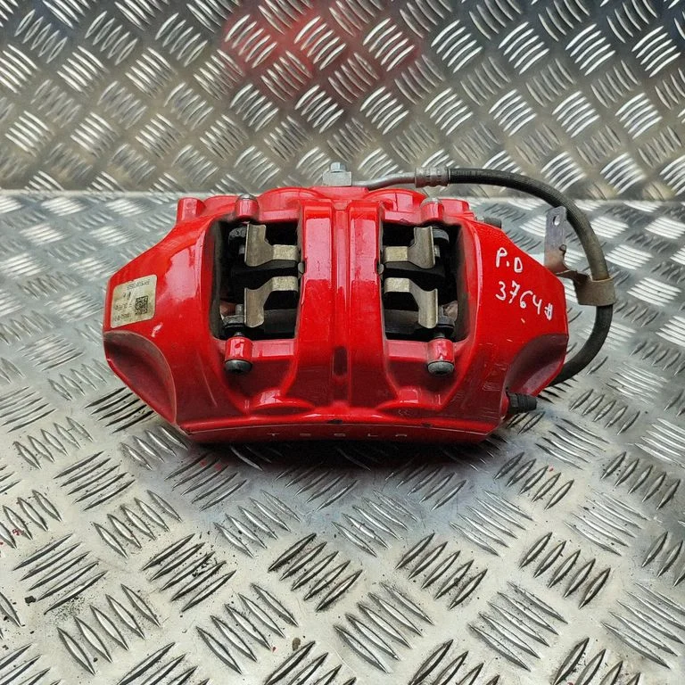 Front brake caliper 104464200D