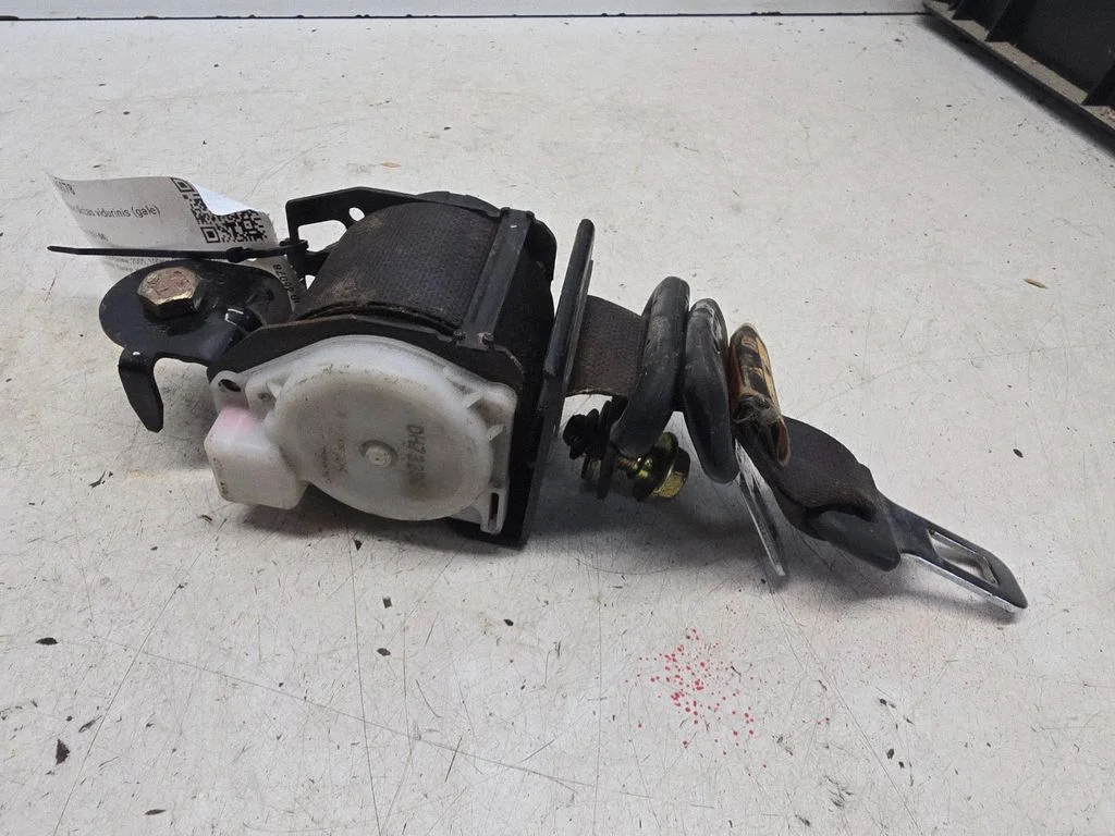 Middle seatbelt (rear) C7462