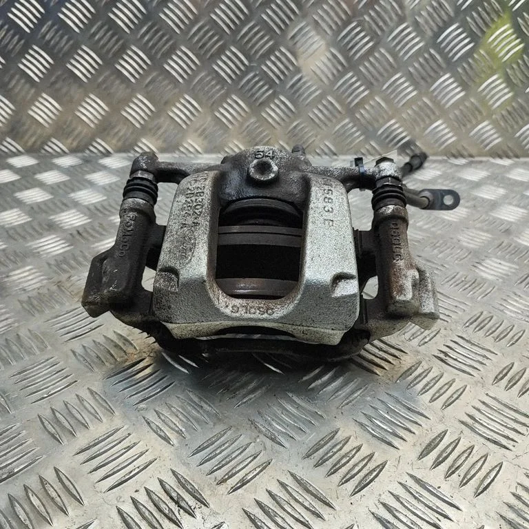Zacisk hamulcowy przedni L1TC28302A