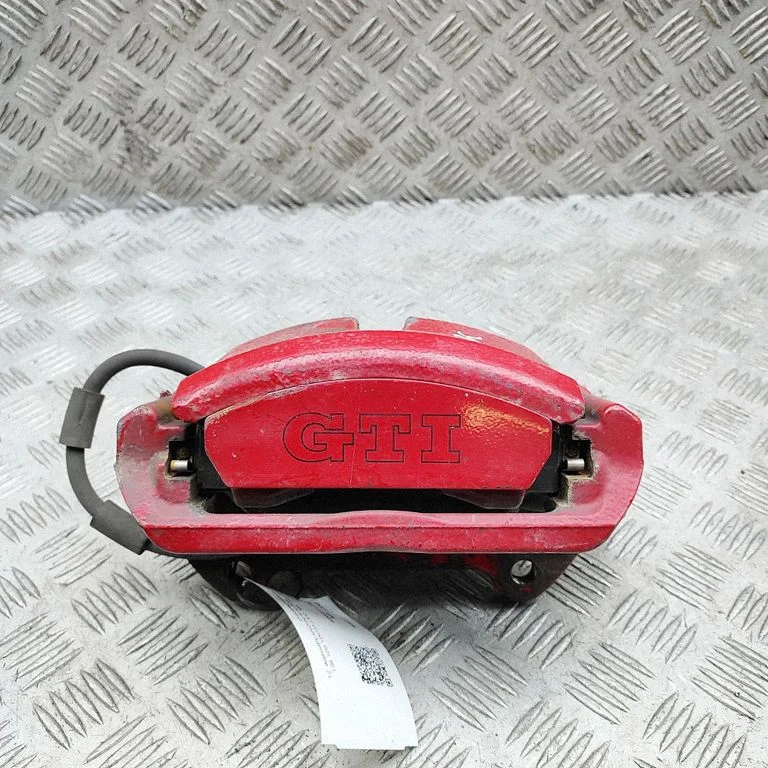 Zacisk hamulcowy przedni 5G0615123A