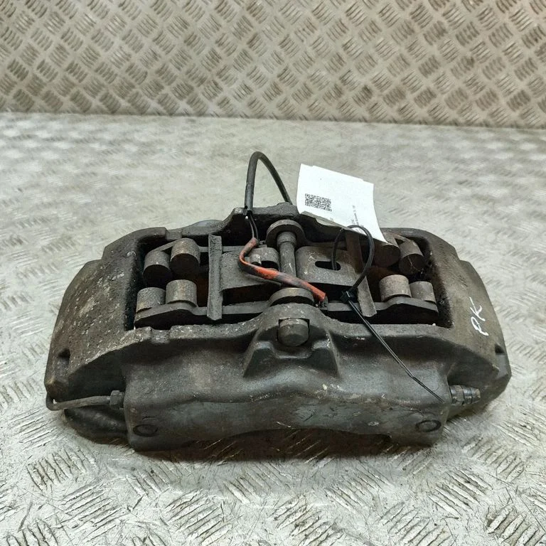 Front brake caliper 7L6615105