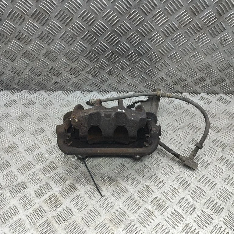 Zacisk hamulcowy przedni LR047906