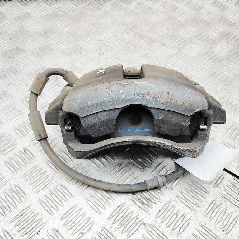 Priekšējais bremžu suports 8V0615123D