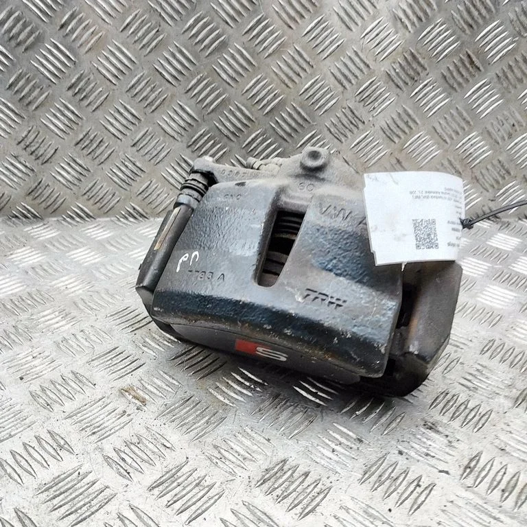 Zacisk hamulcowy przedni 8V0615124E