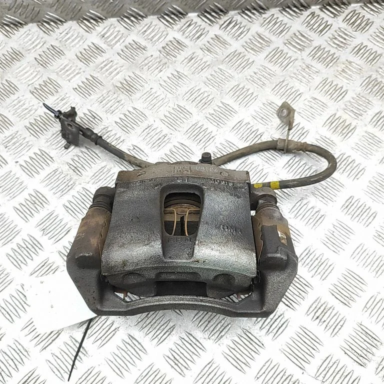 Front brake caliper 58110Q4100