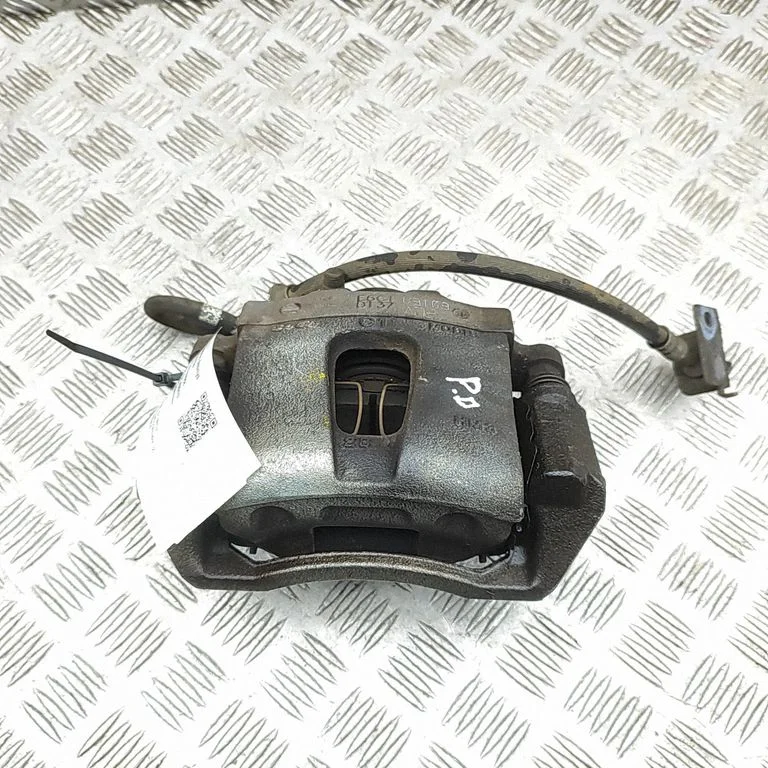 Front brake caliper 58130Q4100