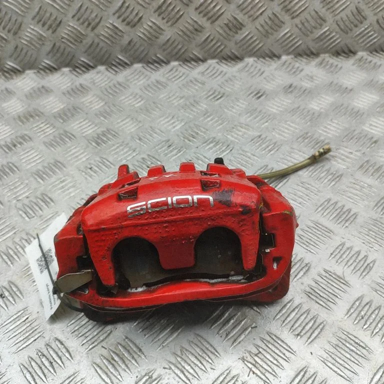 Zacisk hamulcowy przedni SU00304086