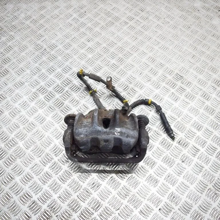 Front brake caliper – right