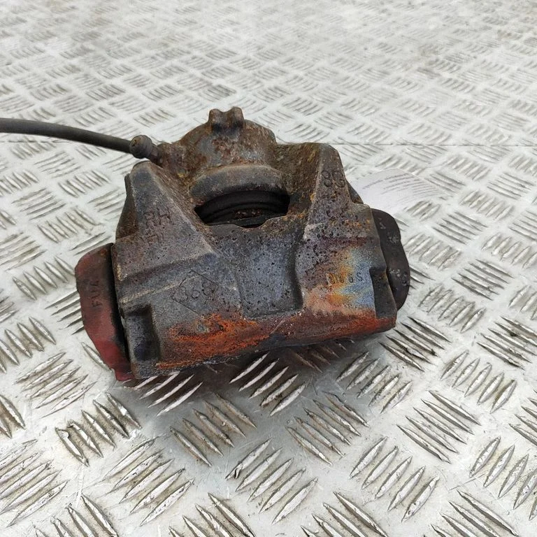 Front brake caliper 410018218R