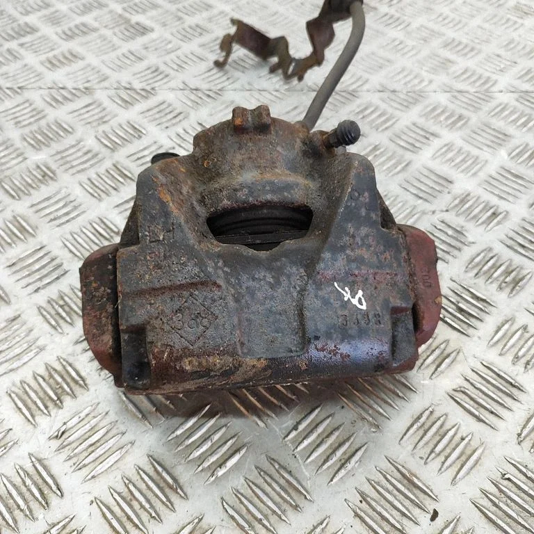 Front brake caliper 410111495R