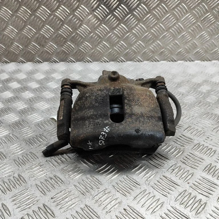 Priekšējais bremžu suports 8V0615123D