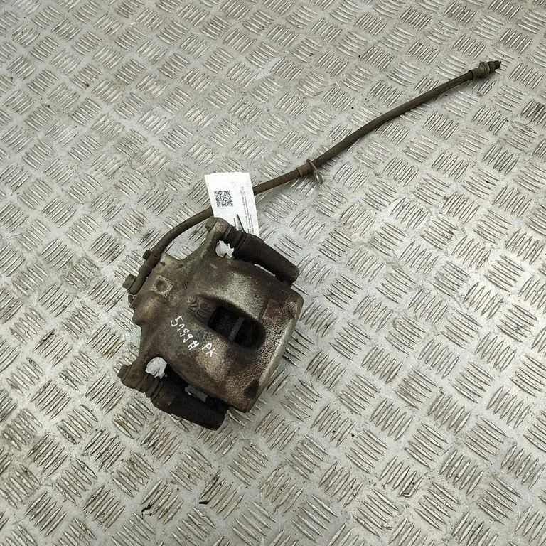 Front brake caliper 47750F4010