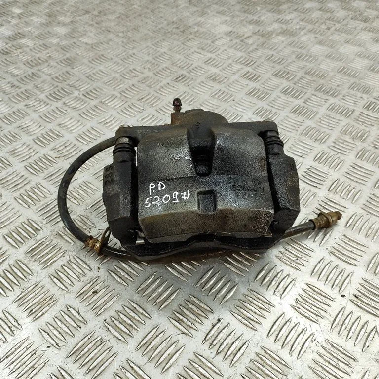 Front brake caliper 4773076010