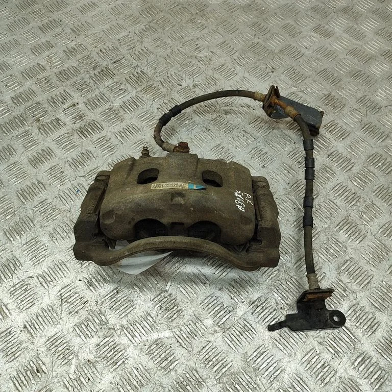 Zacisk hamulcowy przedni AB312B121AC