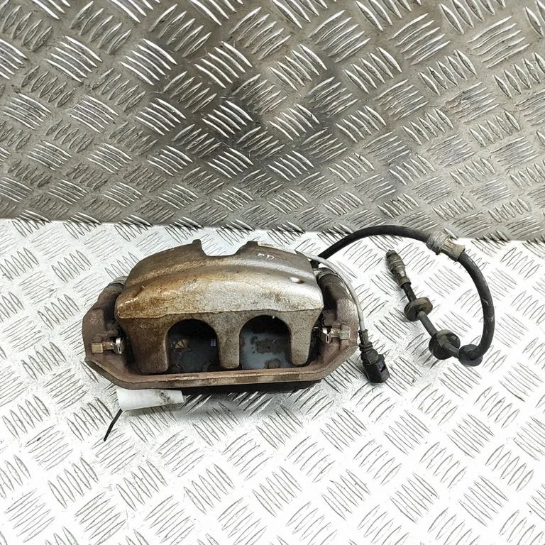 Esimene pidurisadul 1EA615106B