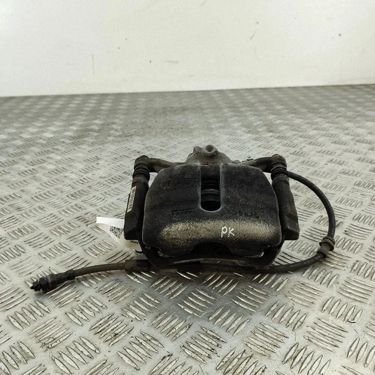 Priekšējais bremžu suports 8V0615123D
