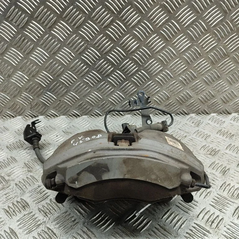 Priekšējais bremžu suports 8W05CC