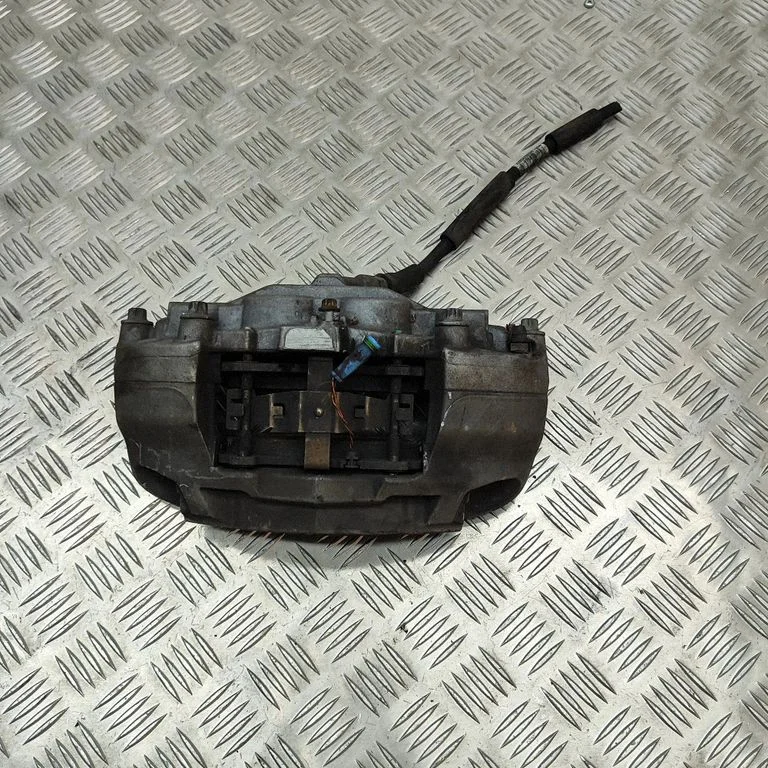 Front brake caliper – Mercedes-Benz C-Class W205 (2014-2021)