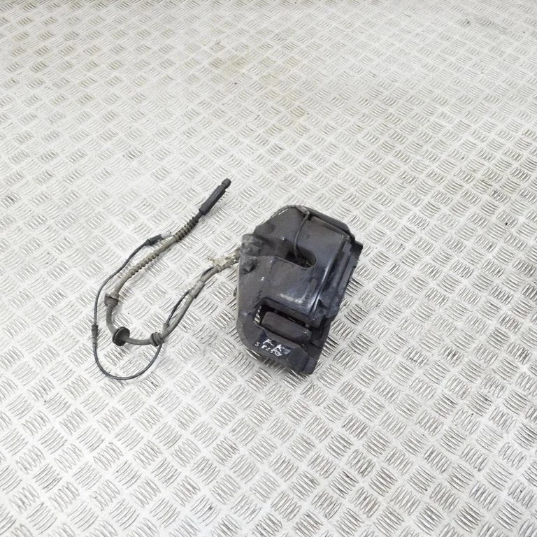 Front brake caliper – left