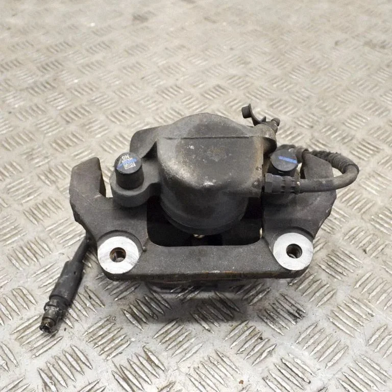 Front brake caliper – left