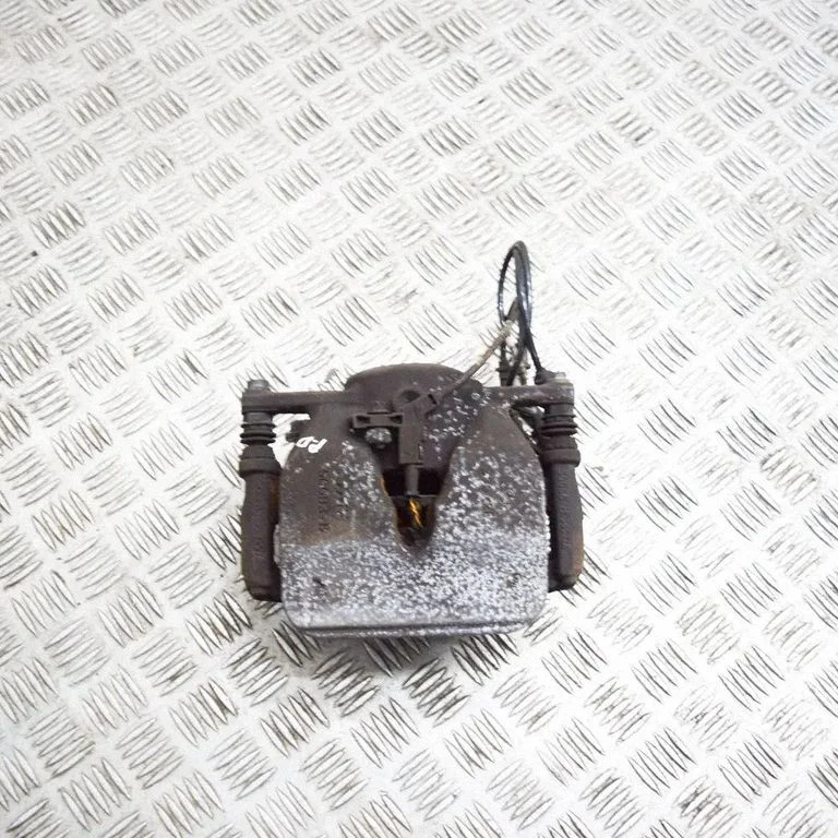 Front brake caliper – right