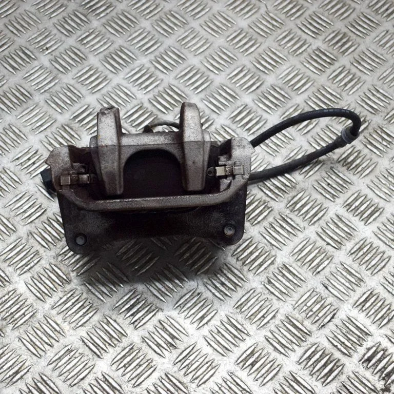 Esimene pidurisadul 1EA615106F