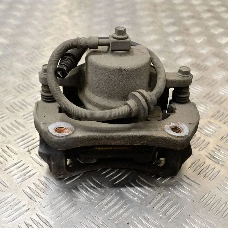 Front brake caliper – left