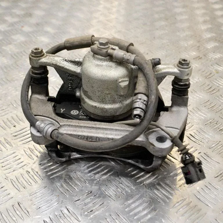 Front brake caliper – right