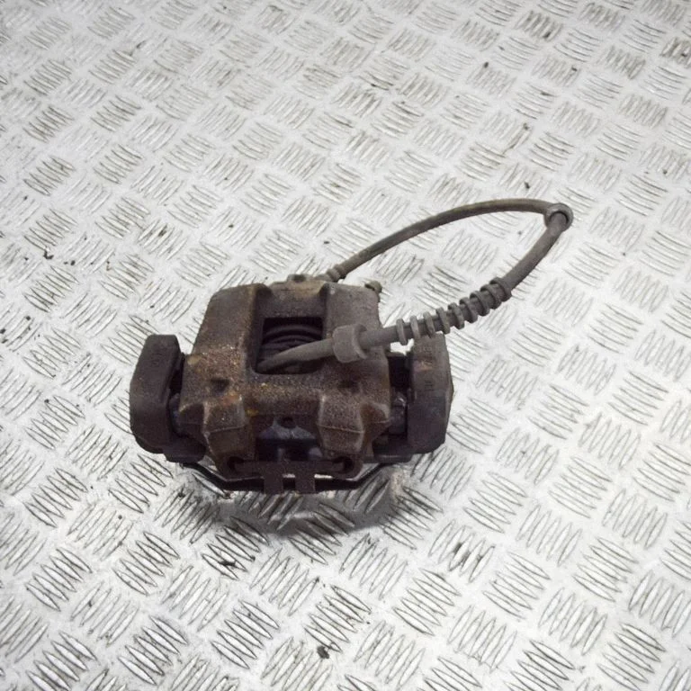 Front brake caliper – right