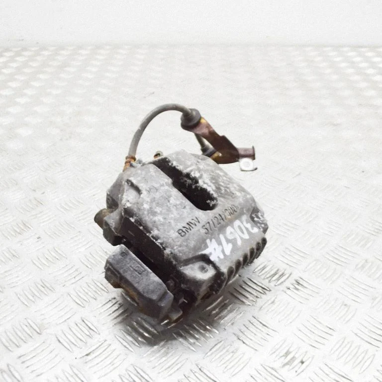 Front brake caliper – right