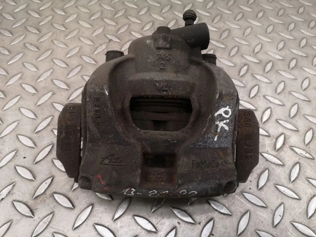 Front brake caliper – left