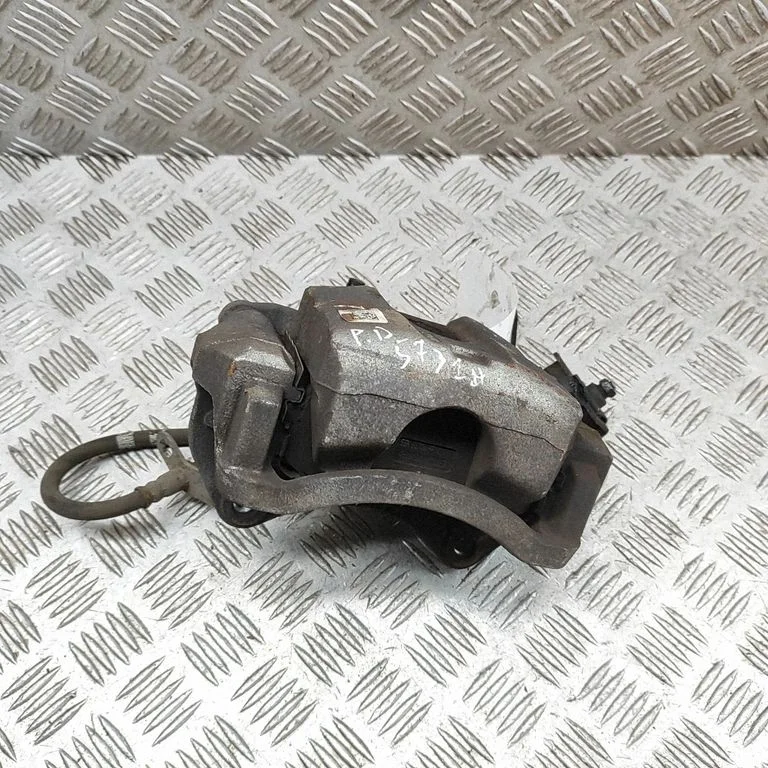 Zacisk hamulcowy przedni 58130D7700
