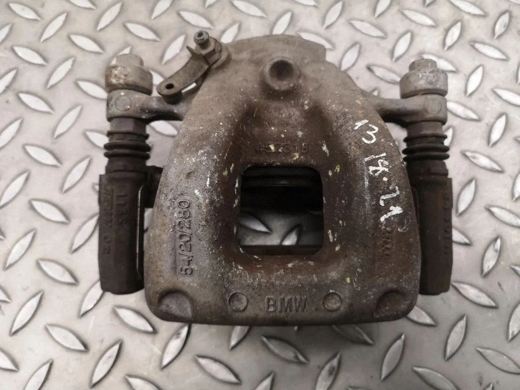 Front brake caliper – left
