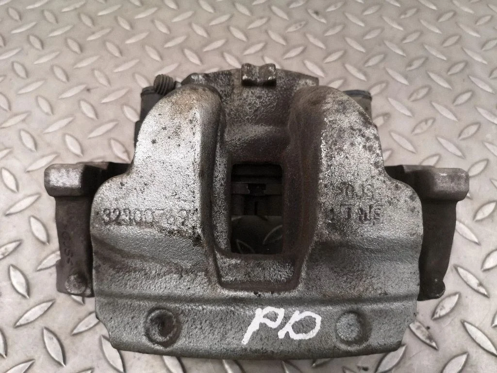 Front brake caliper – right