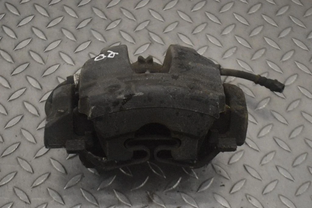 Front brake caliper – right