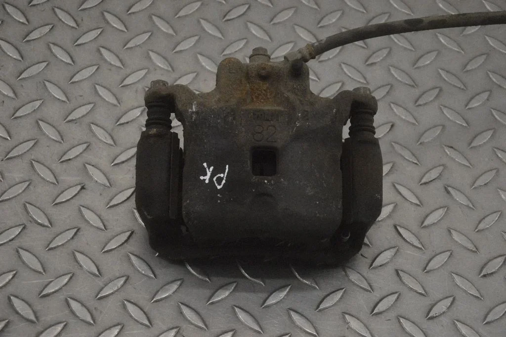 Front brake caliper – left